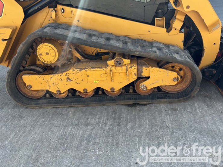 2021-caterpillar-259d3-image-12