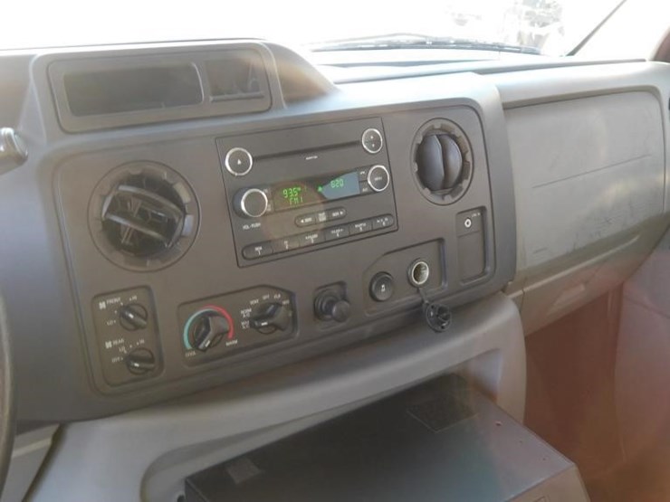 2009-ford-e350-image-18