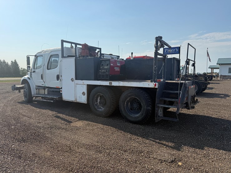 2004-freightliner-business-class-m2-106-service-truck-image-3