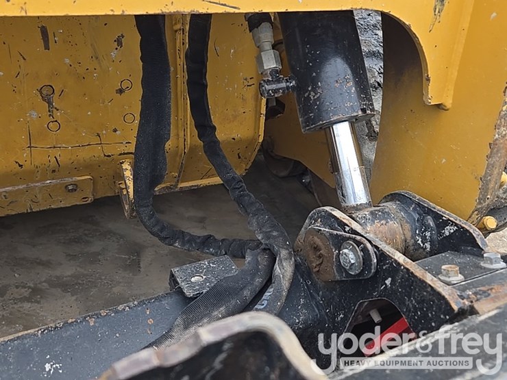2020-caterpillar-289d3-image-22