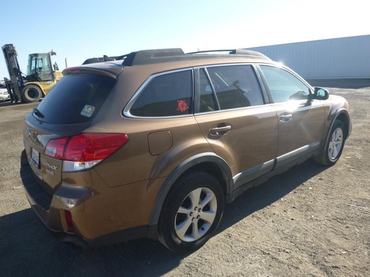 2013-subaru-outback-image-3