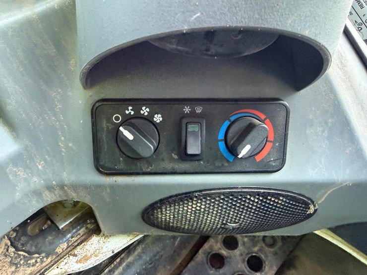 2023-bobcat-t770-image-29