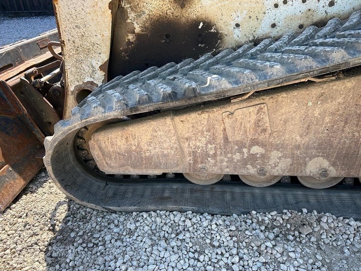 2006-bobcat-t300-image-18