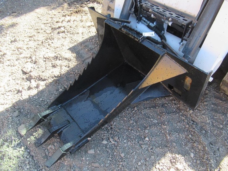 wildcat-skid-steer-ditching-bucket-image-1