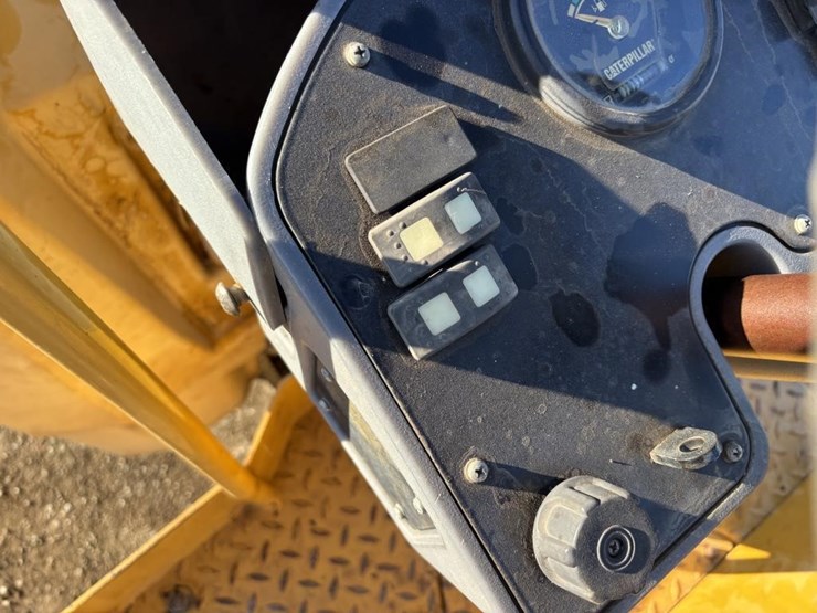 caterpillar-cb24-image-20