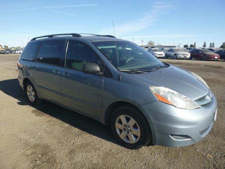 2006-toyota-sienna-image-2