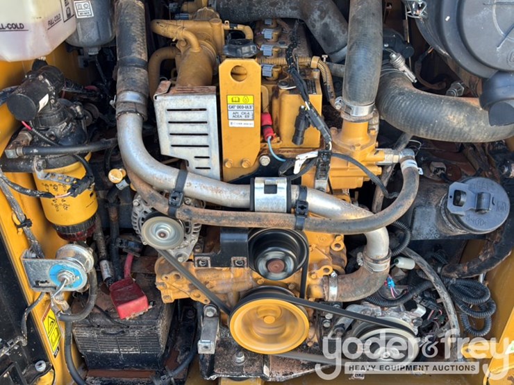 2021-caterpillar-259d3-image-24