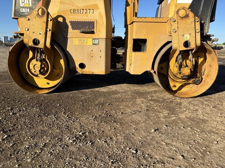 caterpillar-cb24-image-9
