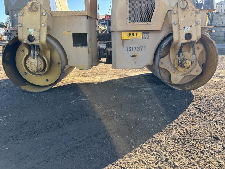 caterpillar-cb24-image-12