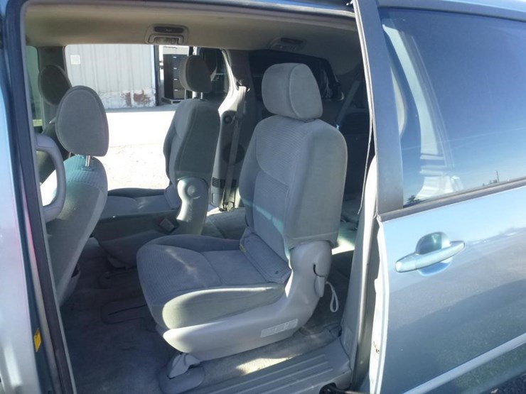 2006-toyota-sienna-image-7