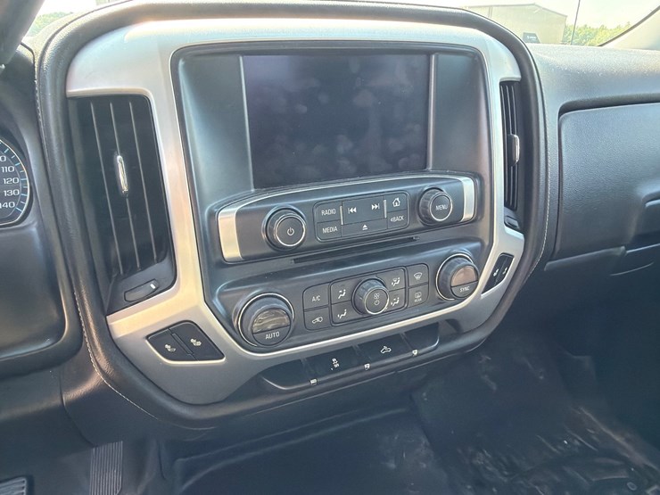 #102-•-2018-gmc-sierra-1500-4x4-image-10