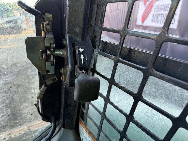 2011-bobcat-s750-image-19