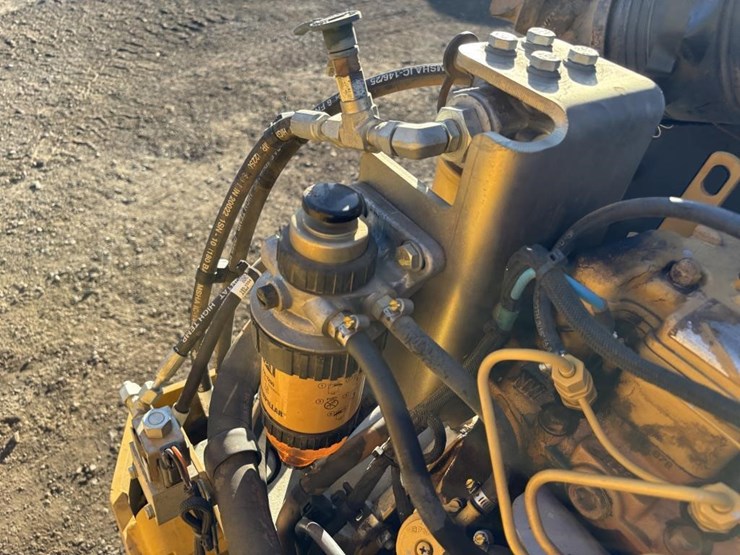caterpillar-cb24-image-34