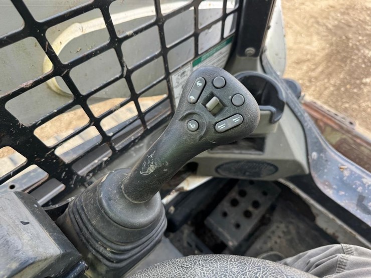 2015-bobcat-t650-image-28