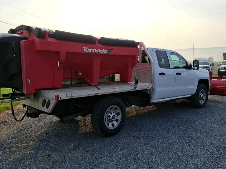 2015-chevrolet-2500-image-3