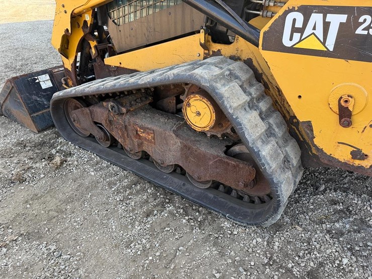 2015-caterpillar-259d-image-17