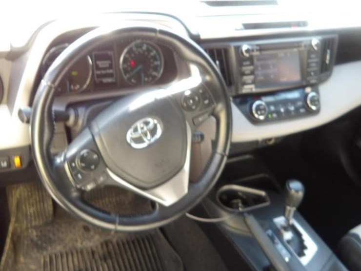 2017-toyota-rav4-image-19