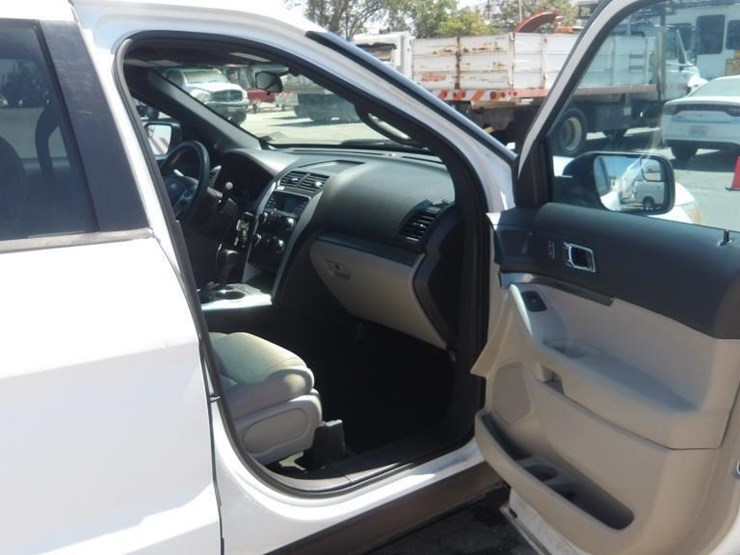 2014-ford-explorer-image-11