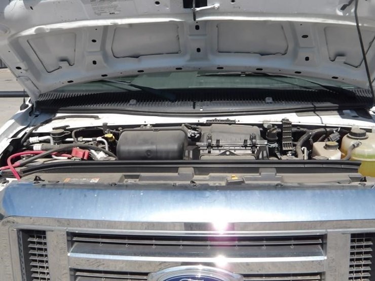 2021-ford-e450-image-11
