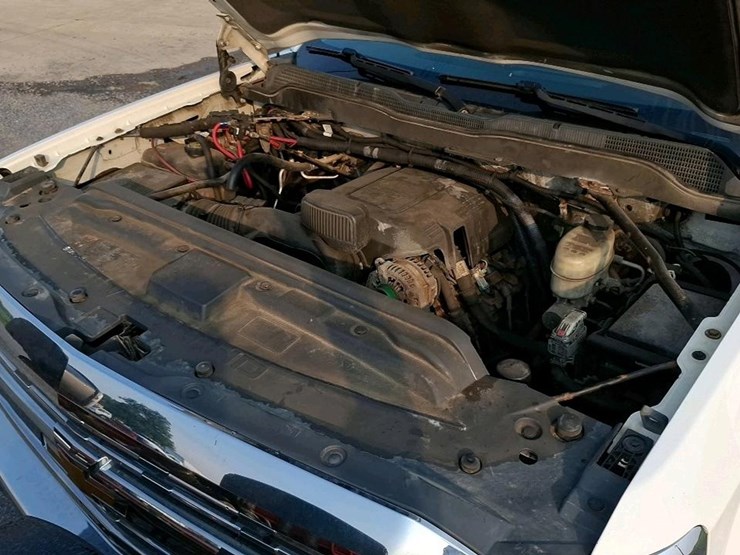 2015-chevrolet-2500-image-17