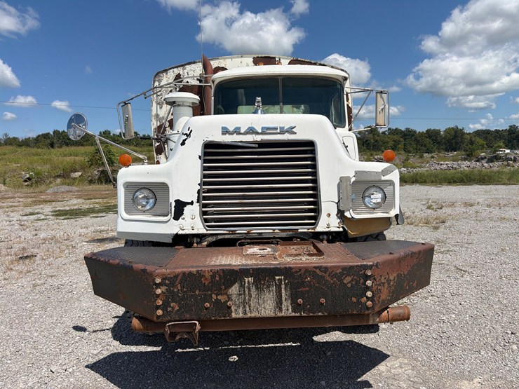1999-mack-dm690sx-image-4