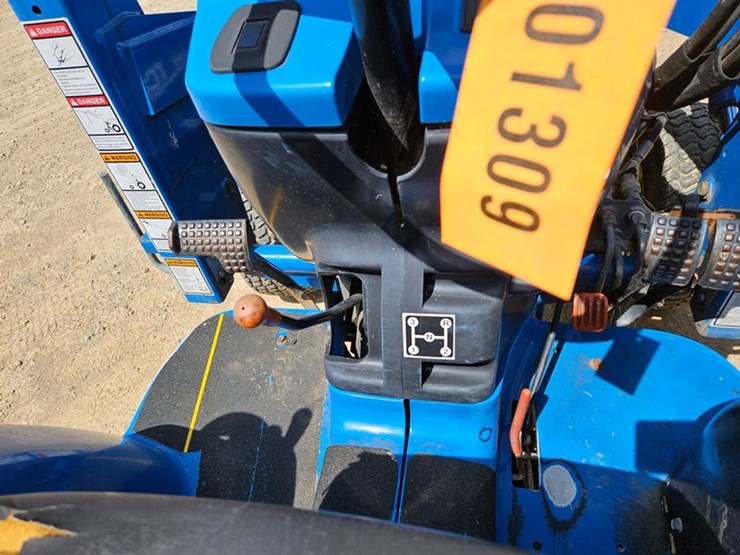 new-holland-tc25-image-36