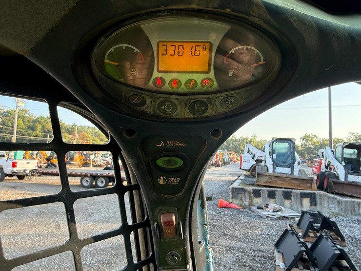 2018-bobcat-t740-image-23
