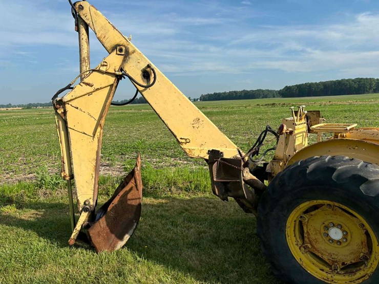 ford-backhoe-image-3