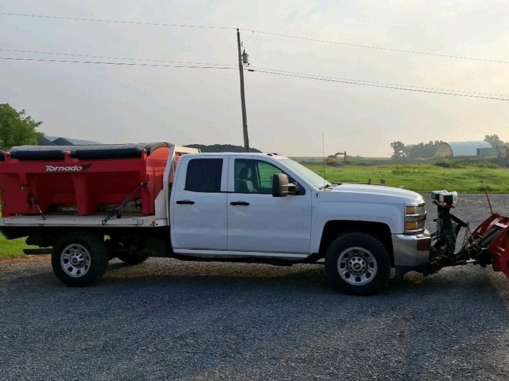 2015-chevrolet-2500-image-2