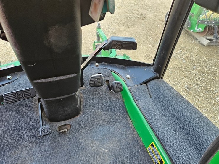 2015-john-deere-1575-image-28