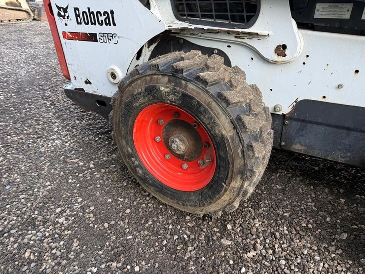 2011-bobcat-s750-image-13