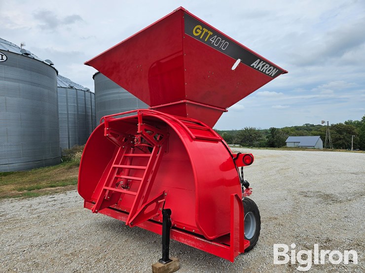 2020-akron-gtt4010-high-capacity-grain-bagger-image-5