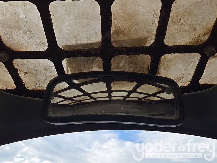 2018-deere-317g-image-49
