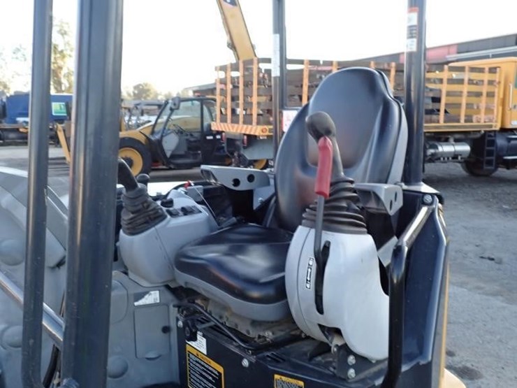 2023-deere-35g-image-19
