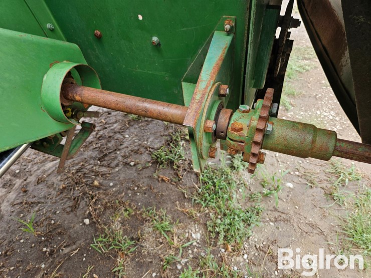 1975-john-deere-3300-image-13