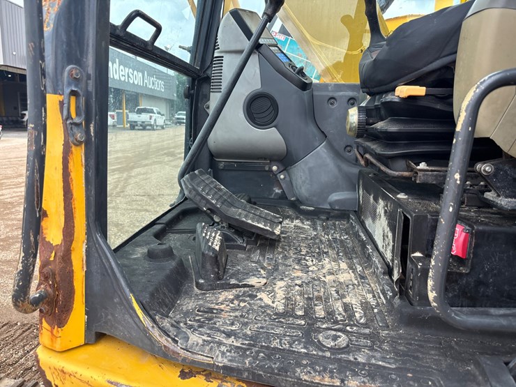 komatsu-pc138us-image-19