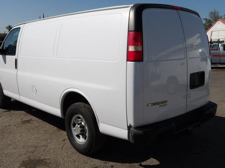 2014-chevrolet-express-3500-image-4