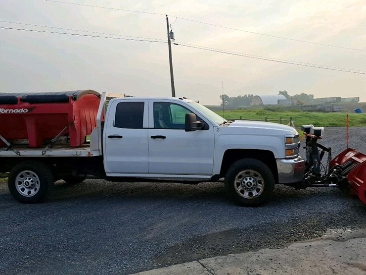 2015-chevrolet-2500-image-2