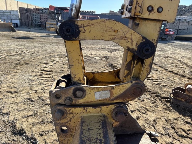 caterpillar-416c-image-22