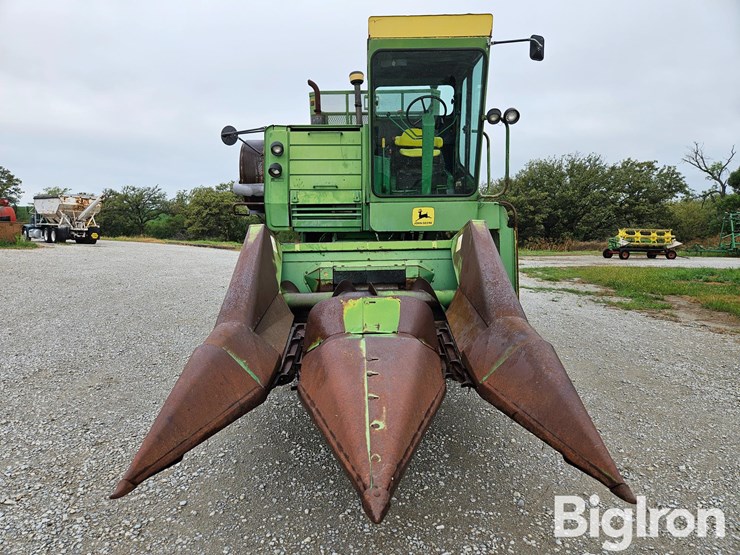 1975-john-deere-3300-image-2
