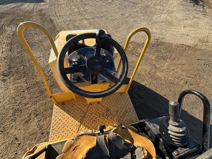caterpillar-cb24-image-19