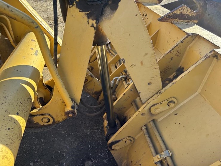 caterpillar-416c-image-16