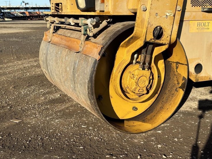 caterpillar-cb24-image-10