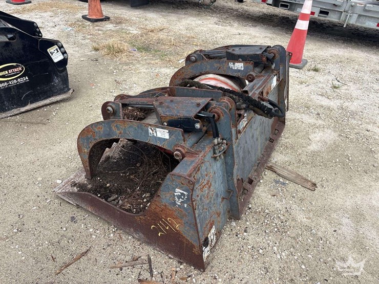 grapple-bucket-skid-steer-attachment-image-2