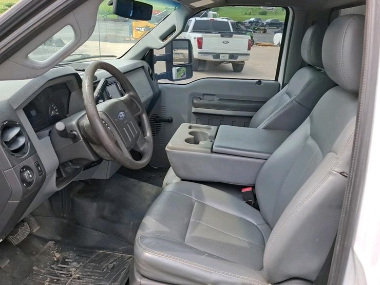2011-ford-f550-image-16