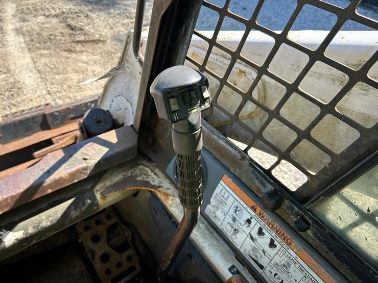 2006-bobcat-t300-image-24