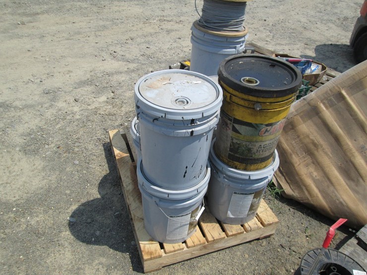 #53847-•-pallet-of-paint-oil-and-roll-of-wire-inv#53847-image-2