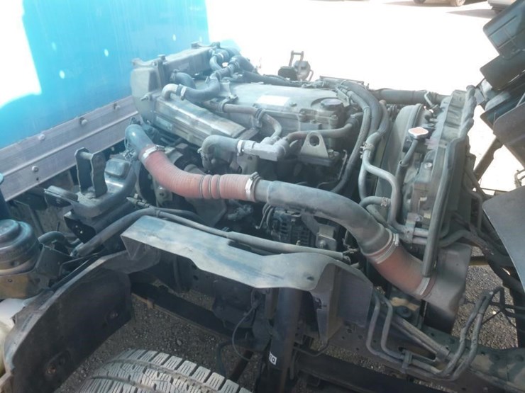 2013-isuzu-npr-image-15