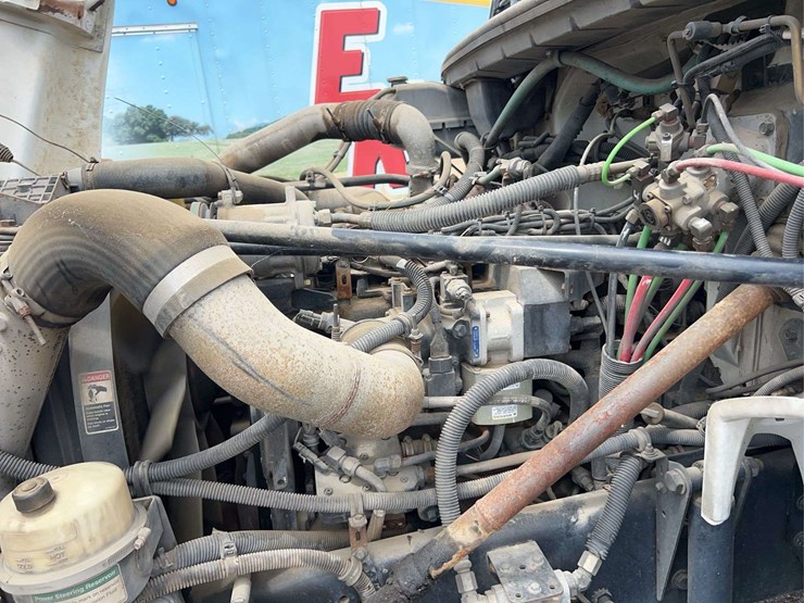 2004-freightliner-fl70-image-56