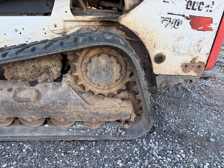 2018-bobcat-t740-image-18